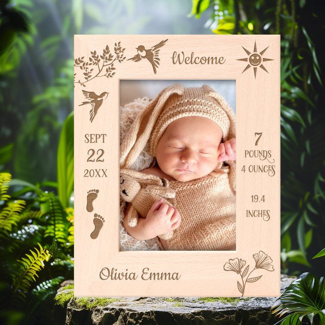 Foto de Bebê de Boas-Vindas (Etched newborn baby picture frame featuring cute birds and flowers, tiny footsteps and sunshine)