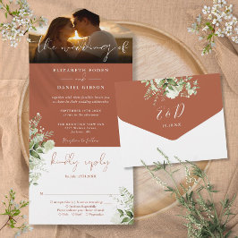 Foto de casamento com verde floral de terracota