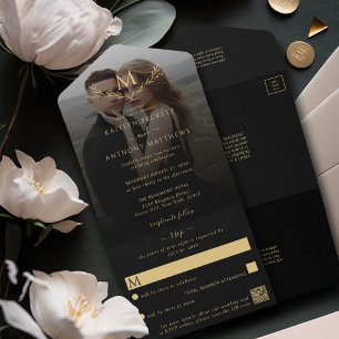 Foto de Casamento de Monograma Dourado e Preto Ele