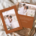 Foto De Casamento Do Orçamento Laranja Queimado Fo<br><div class="desc">Casamento do orçamento laranja queimado Obrigado Cartões que têm uma foto na frente e atrás. Os cartões de agradecimento contêm uma tipografia cursiva moderna,  escrita com letra de mão,  que é elegante,  simples e moderna para usar depois de você celebrar o dia de casamento simples e minimalista.</div>
