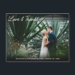 Foto de Casamento Minimalista de Obrigados e Amor<br><div class="desc">Dê aos seus amigos e familiares uma guardada do seu dia especial, com este simples e na moda, cartão magnético de fotos de casamento de amor e obrigados que você pode personalizar com sua foto, nomes e data de casamento. Se tiver alguma pergunta ou tiver um pedido especial, sinta-se a...</div>