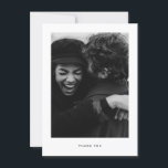 Foto de casamento minimalista Obrigado Cartão post<br><div class="desc">Cartões de agradecimentos de casamento minimalista e elegante com letra simples. O texto e as mensagens podem ser editados na parte traseira do cartão. Para personalização mais avançada deste design, por exemplo, alteração do layout, da fonte ou do tamanho do texto, clique no botão "PERSONALIZAR" acima. Por favor, entre em...</div>