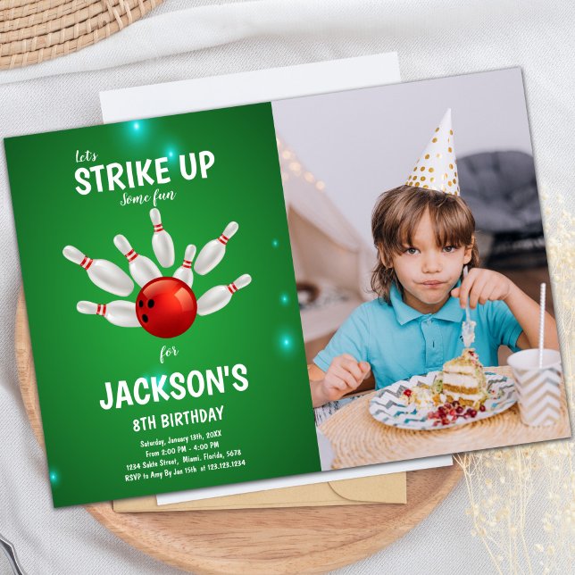 Foto de Convites de Aniversário para Boliches de F (Green Background Bowling Birthday Invitations phot)