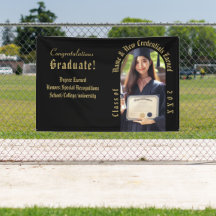 Foto de Formatura Profissional em Dourado e Preto
