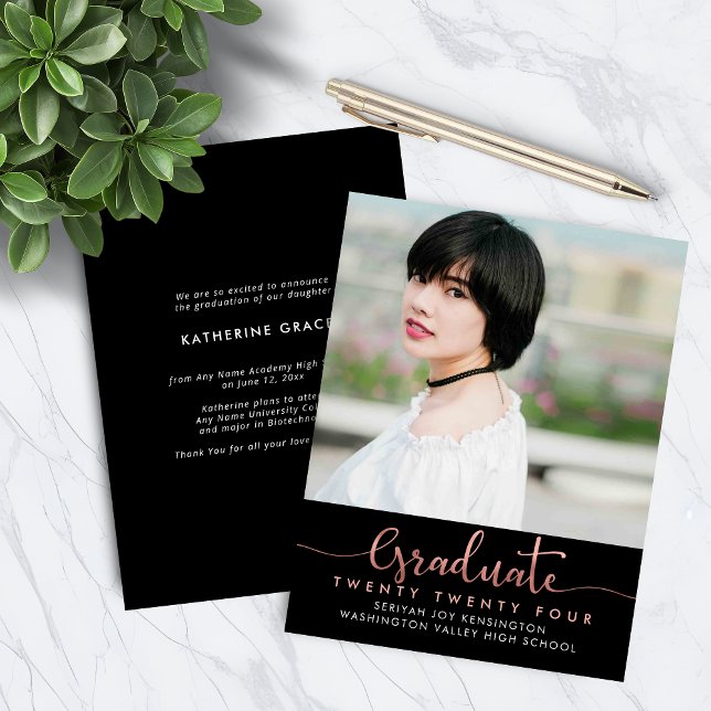 Foto de Graduação de Script de Folha Ouro do BUDGE (BUDGET Rose Gold Foil Script Graduation Photo Announcement Card)
