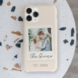 Foto de Imagem Personalizada Data do Casal Recém-C<br><div class="desc">Esta é uma Capinha de Celular iPhone personalizada com foto de casal recém-casados família!</div>