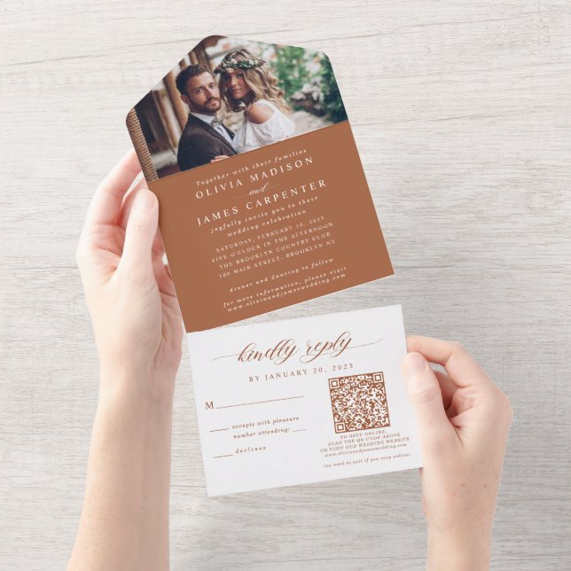 Foto de Modern Boho RSVP Código QR Casamento Terra (Aba destacável)