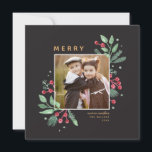 Foto de Natal do Winter Berries Greenery | Quadrad<br><div class="desc">Cartão festivo e de folga,  com a nossa exclusiva coloração d'água,  botânica e bagas de inverno,  trabalho de arte para armar e destacar sua foto.</div>