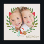 Foto de Natal Holly Wreath<br><div class="desc">Frente com coroa e papais noeis bonitinhos - ao lado de trás com o padrão de natal Cute design de trás com símbolos da natureza desenhados à mão,  homens de neve,  renas,  Holly,  neve, </div>