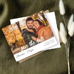 Foto de orçamento e caligrafia 4 MOD Salvar data<br><div class="desc">** SATIN PAPER É PAPEL FINO. ATUALIZE O PAPEL PARA OBTER UM PAPEL MAIS ESPESADO. TEM UMA OPÇÃO PARA ENVELOPES. *** Economize dinheiro em convites com este convite menor que tem uma opção para envelopes. Prepare seus convidados para o maravilhoso casamento com sua Foto e Caligrafia 4 MOD Salve os...</div>