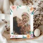 Foto de Páscoa personalizada | Primavera<br><div class="desc">Celebre a Páscoa com uma placa de saudação de fotos personalizada com flores de primavera aquática lindas! Este elegante design combina florais pastéis macios com uma foto personalizável, fazer a maneira perfeita de compartilhar desejos calorosos com familiares e amigos. Quer você esteja enviando bênçãos Páscoas, atualizações familiares, ou uma mensagem...</div>