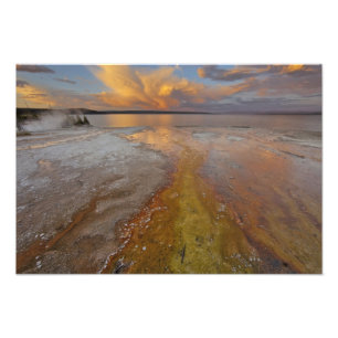 Foto Depósitos minerais coloridos emitidos a partir da