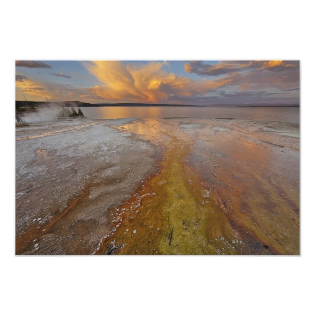 Foto Depósitos minerais coloridos emitidos a partir da  (Frente)