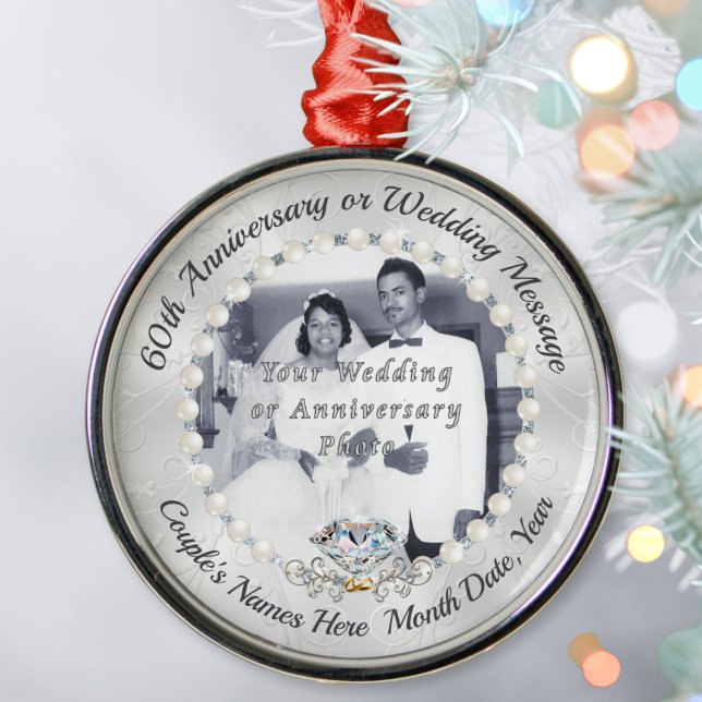 FOTO Diamond, 60. Ornamentos de Aniversário de Cas (Inexpensive 60th anniversary Gifts. Diamond wedding anniversary gift ideas for friends. Ornament.)