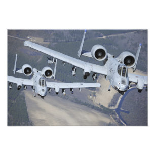 Foto Dois aviões do raio II de A-10C voam no formato