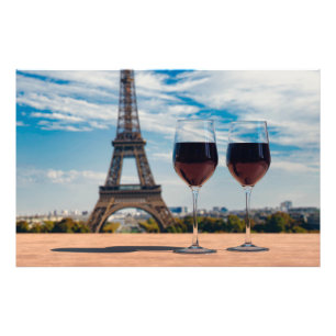 Foto Dois copos de vinho com torre Eiffel