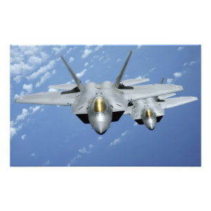 Foto Dois raptores F-22 voam sobre o Oceano Pacífico