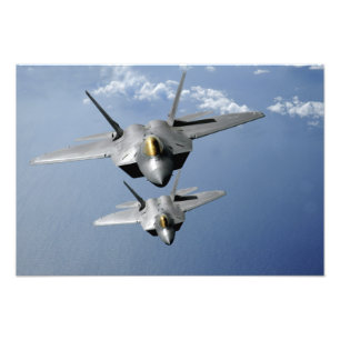 Foto Dois raptores F-22 voam sobre o Oceano Pacífico 2