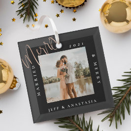 Foto Dourada mínima moderna, casada e Feliz