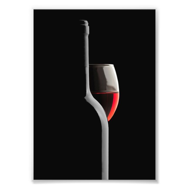 Foto Elegant Red Wine Glass & Bottle. Black Background (Frente)