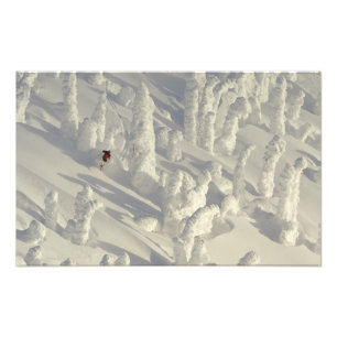 Foto Esquiador Alpino em fantasmas de neve espessa em B