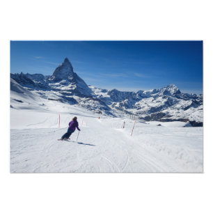 Foto Esquiando com o Mt. Matterhorn em Zermatt, Suíça
