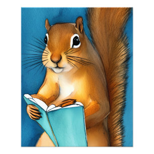 Foto Esquilo lendo um livro