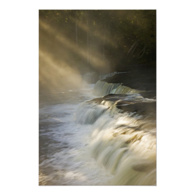 Foto EUA, Michigan, Península Superior. Sunbeams em (Frente)
