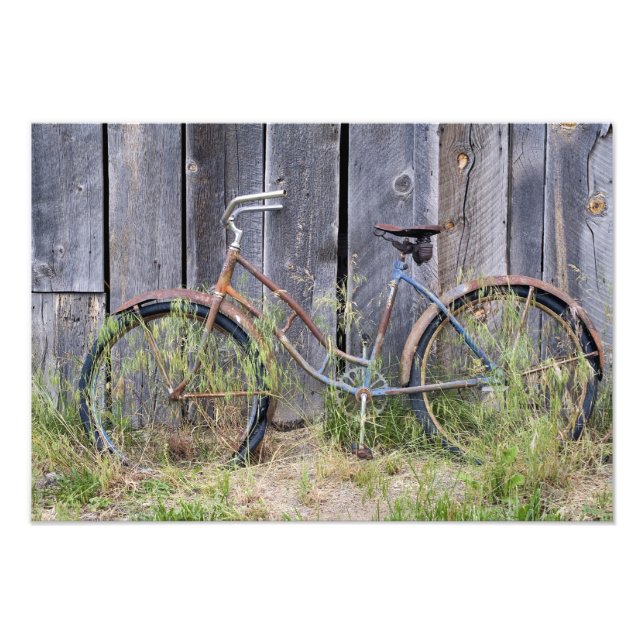 Foto EUA, Oregon, Bend. Uma bicicleta velha em ruínas (Frente)