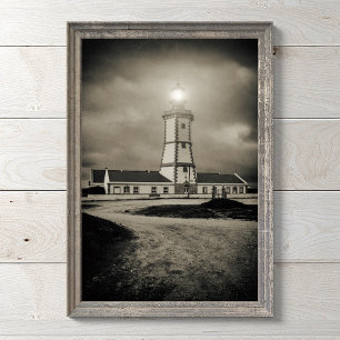 Foto Farol antigo numa noite de tempestade