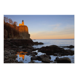 Foto Farol Split Rock ao pôr do sol perto de Two
