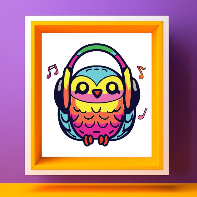 Foto Feliz coruja com fones de ouvido ouvindo música. (Happy Owl with headphones listening to music. Photo Print)