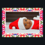 Foto Feliz Natal Verde Feliz e Feliz<br><div class="desc">Impressão de Foto de Natal Verde Feliz e Feliz, Feliz Natal Verde. Um quadro de padrão geométrico delicioso rodeia a foto de uma criança em um chapéu de Papai Noel. Personalize-o fazendo o upload de sua própria foto para celebrar boas memórias de Natal. Em cores alegres de vermelho quente, laranja...</div>