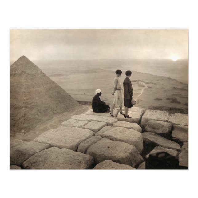 Foto Flapper Girls Sunrise na Pirâmide Khufu, Egito 192 (Frente)