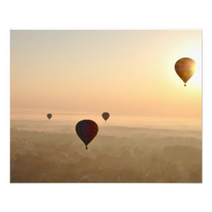 Foto Flutuação sobre o amanhecer