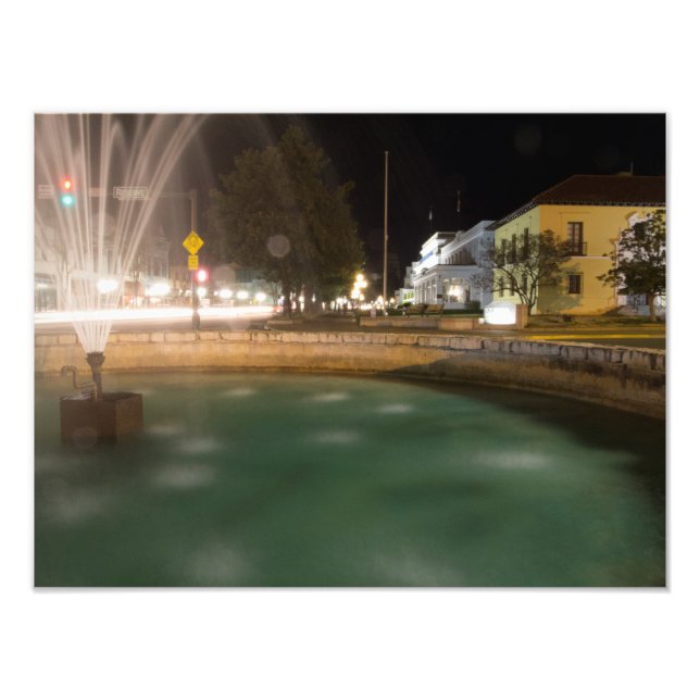 Foto Fonte de água e Fileira de Banheiro, Primaveras Qu (Frente)