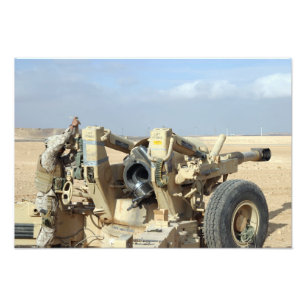 Foto Fuzileiros dos EUA se preparam para disparar um ho