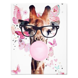 Foto Girafa soprando chiclete com fundo de borboleta