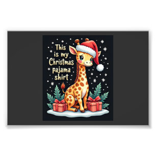Foto Girafa Usando Chapéu de Papai Noel Combinando Pija