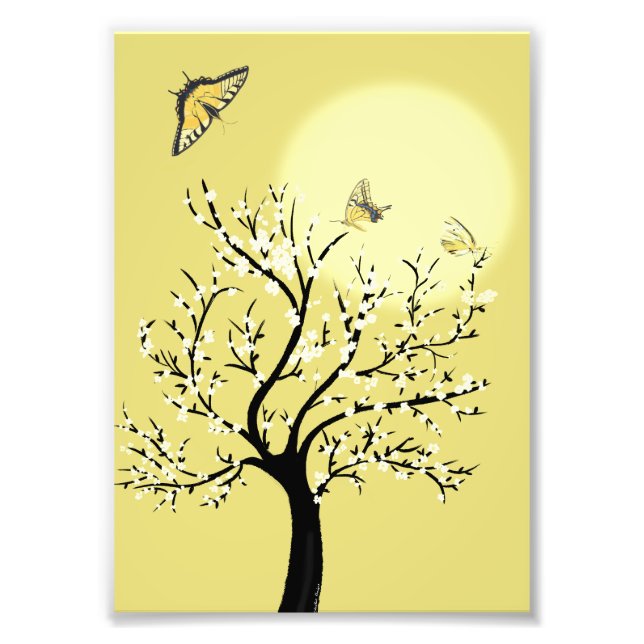Foto Graceful dreamy sunlit tree with butterflies  (Frente)
