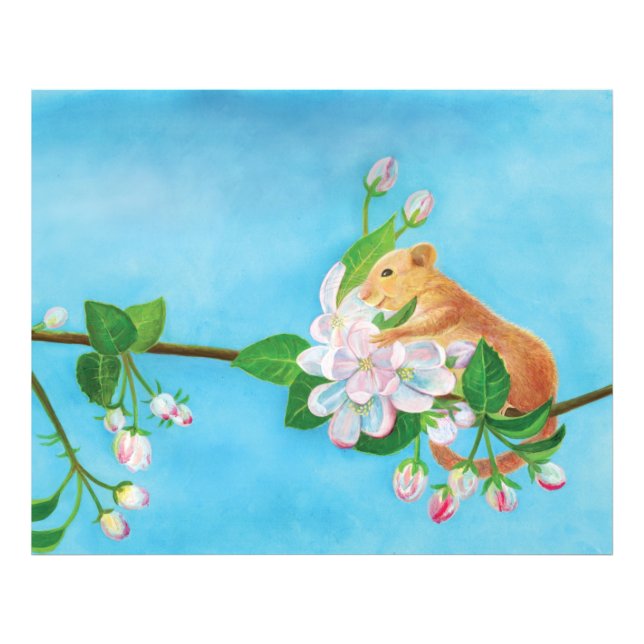 Foto Hazel Dormouse em um galho florescente (Frente)