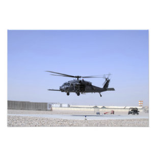 Foto HH-60G Pave Hawk decolando de Camp Bastio