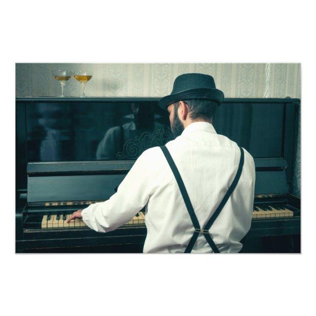 Foto Homem-retrô tocando piano e fumando (Frente)