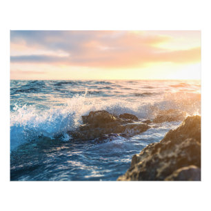 Foto Hora Dourada Ondas do Oceano Batendo nas Rochas Pô