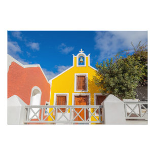 Foto Igreja Amarela Brilhante e Céu Azul