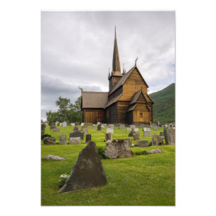 Foto Igreja do Stave com o cemitério em Noruega