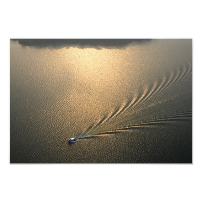 Foto imagem aérea de barco no Lago Gatun Panamá (Frente)