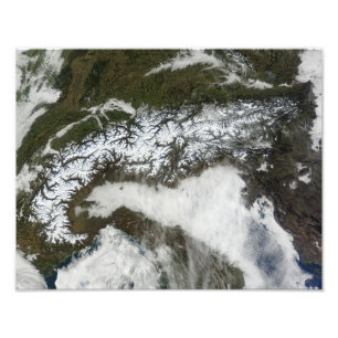 Foto Imagem por satélite da cadeia montanhosa dos Alpes