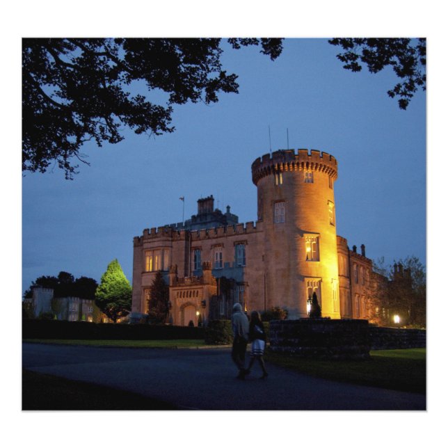 Foto Irlanda, o Castelo Dromoland iluminado ao crepúscu (Frente)