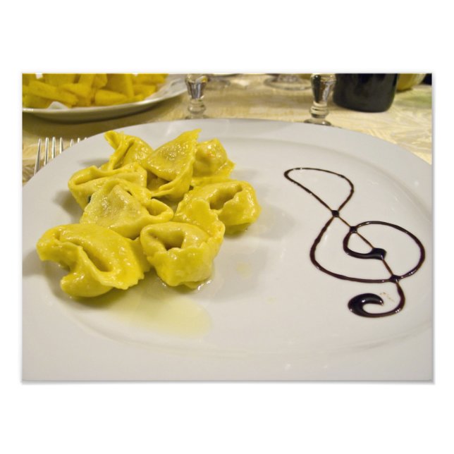 Foto Itália, Cento Um prato de queijo tortellini (Frente)